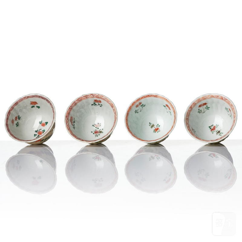 A set of four famille verte and cups with stands, - 图6